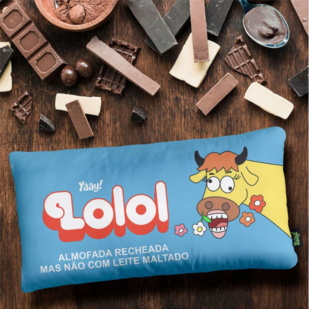 Almofada Retrô Chocolate Lolol - 36x18cm - Loja Geek Maçã de Eva